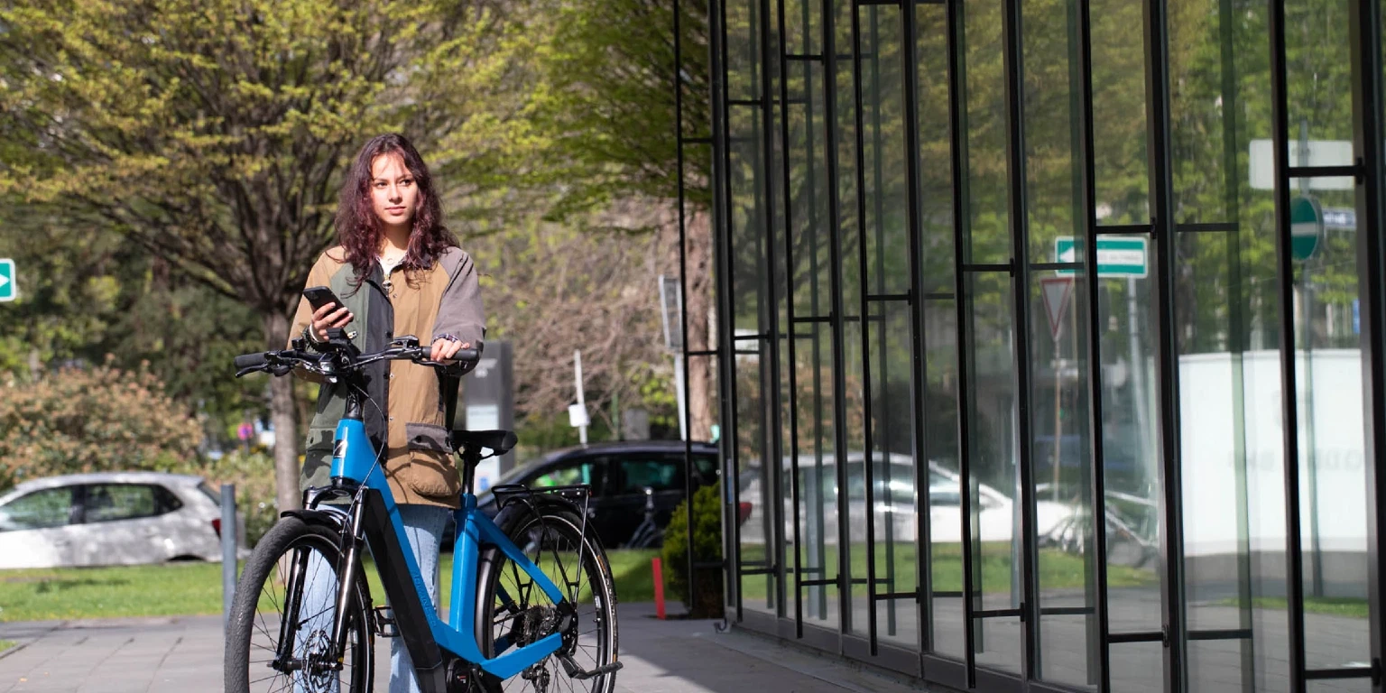 Advanced Reco Bike Outside